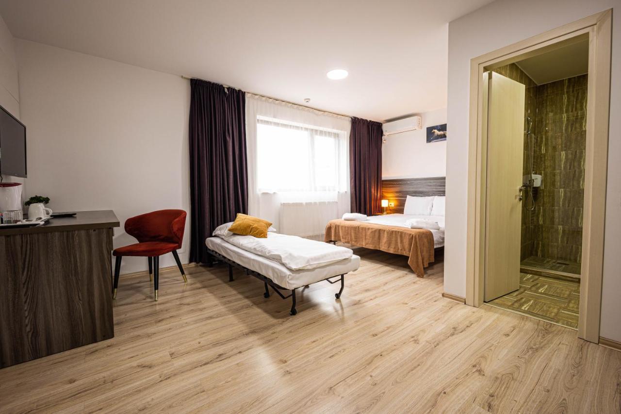 Bliss Inn Tunari Voluntari エクステリア 写真