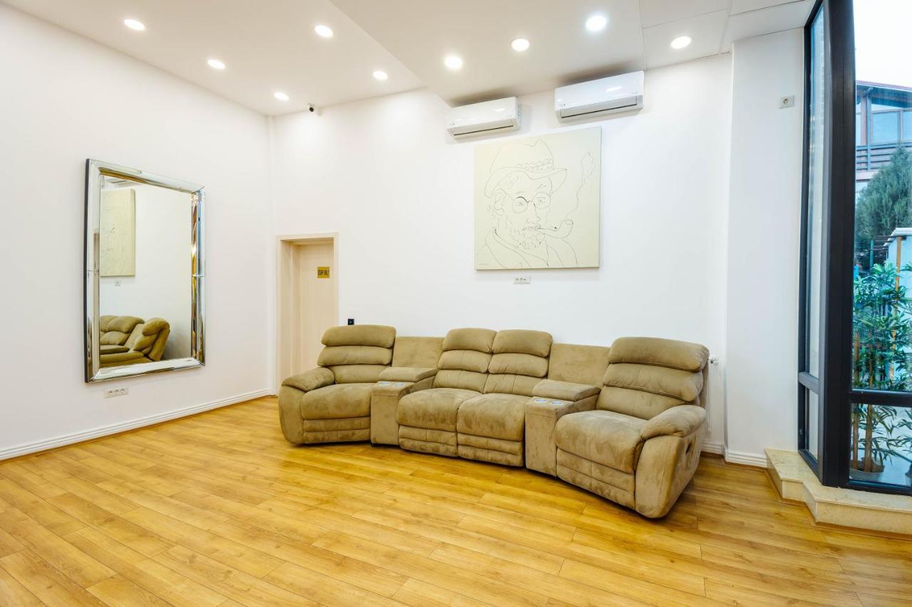 Bliss Inn Tunari Voluntari エクステリア 写真