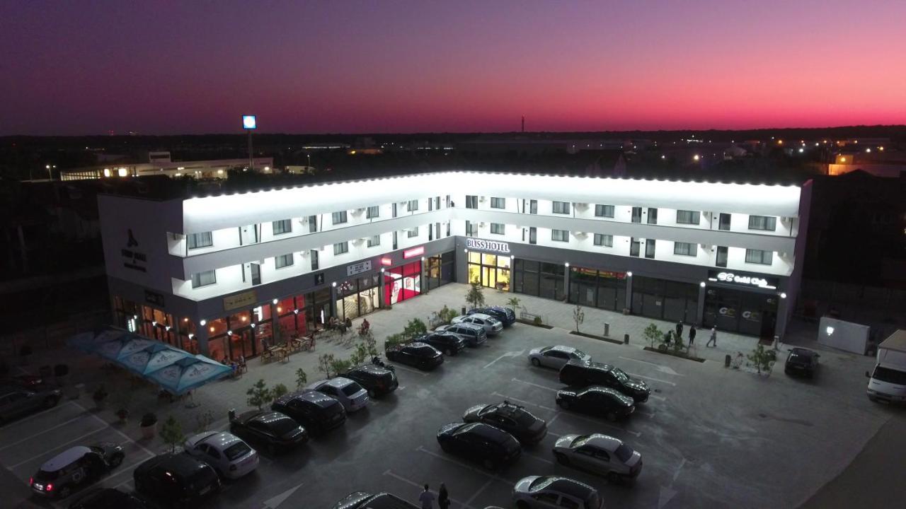 Bliss Inn Tunari Voluntari エクステリア 写真